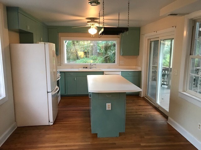 Building Photo - 3 Bedroom Home Available Now! Handicap Acc...