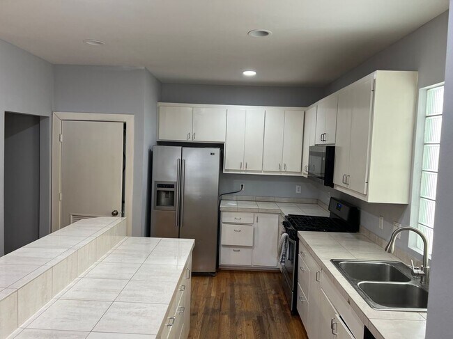 Foto del edificio - 8672 Meadowcroft Dr