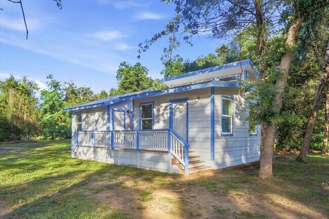 Building Photo - 877 Yaupon Dr