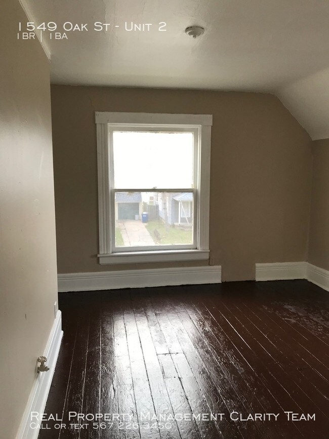Building Photo - 1549 Oak St