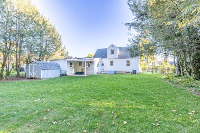 Charming 3-Bedroom Home with Solar Panels ... - Charming 3-Bedroom Home with Solar Panels ...