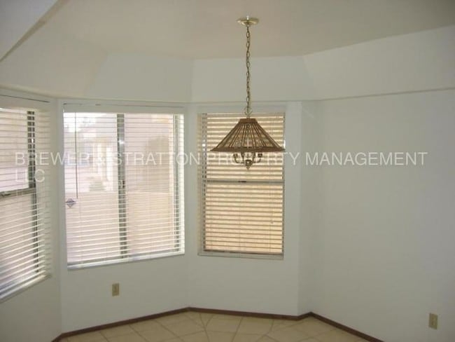 Building Photo - 876 W El Monte Pl