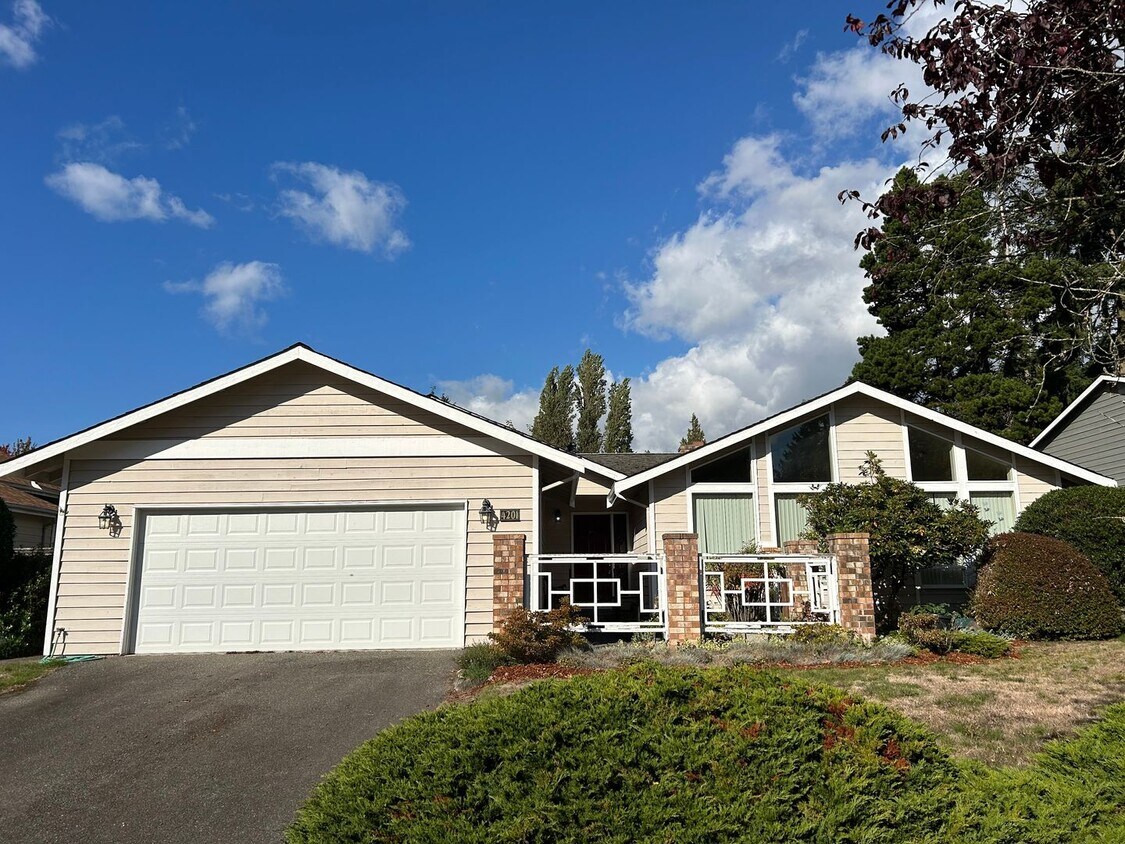 Primary Photo - Lynnwood Home