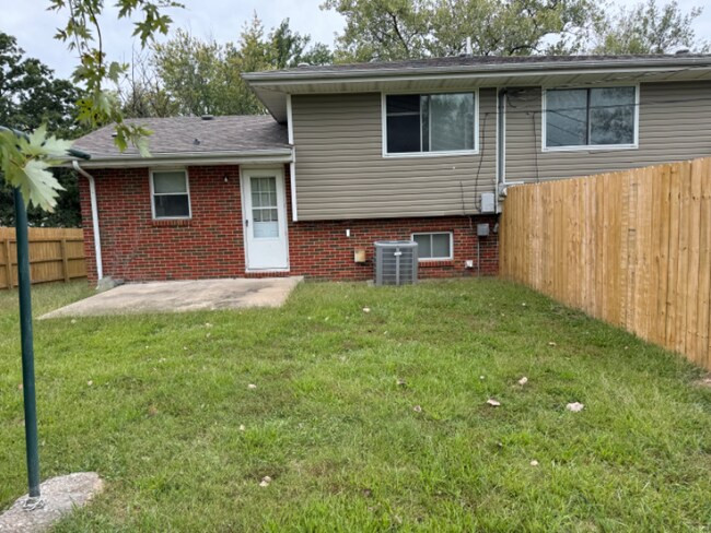 Building Photo - 840 Parkview Ct