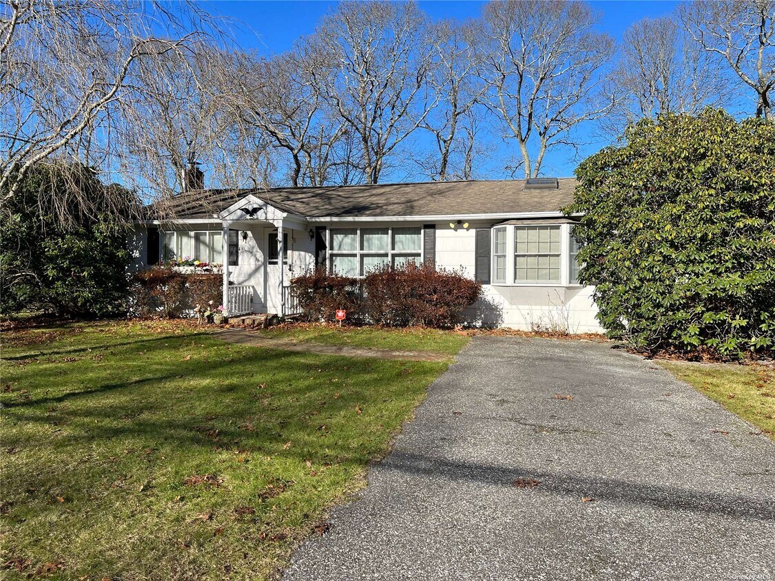 17 Kyle Rd, Hampton Bays, NY 11946 House Rental in Hampton Bays, NY
