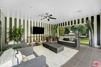 Building Photo - 841 N Crescent Heights Blvd