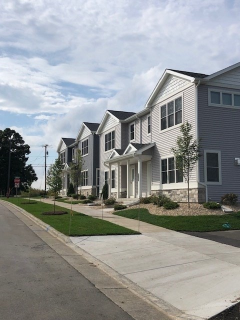 Building Photo - 8026 Laufenberg Blvd