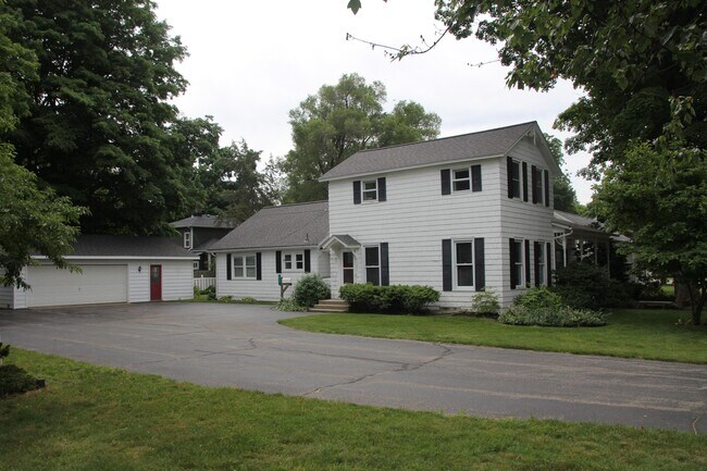 Building Photo - 417 S Main St