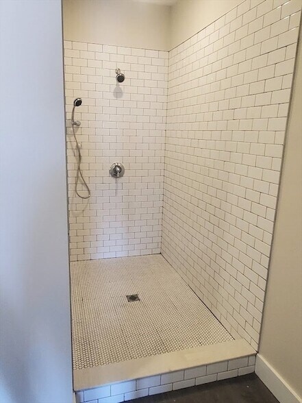 Building Photo - 64 Tolman St