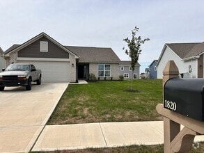 Building Photo - 1820 N Clearwater Dr
