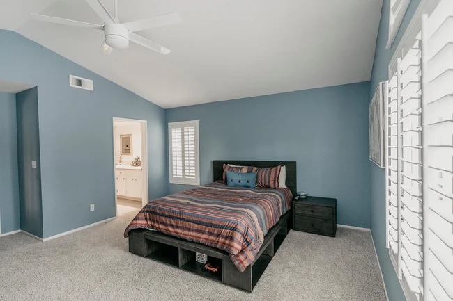 Building Photo - 15656 Carrousel Dr