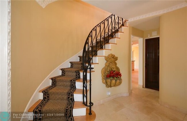 Building Photo - 447 Coral Way