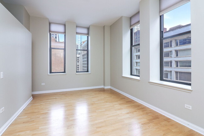 Foto del edificio - 8 W Monroe St