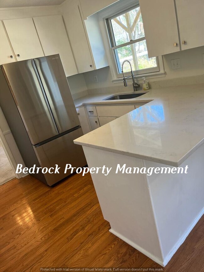 Building Photo - 1709 Willowbrook Dr SE