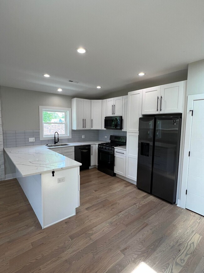 Foto del edificio - 5907 W Waveland Ave