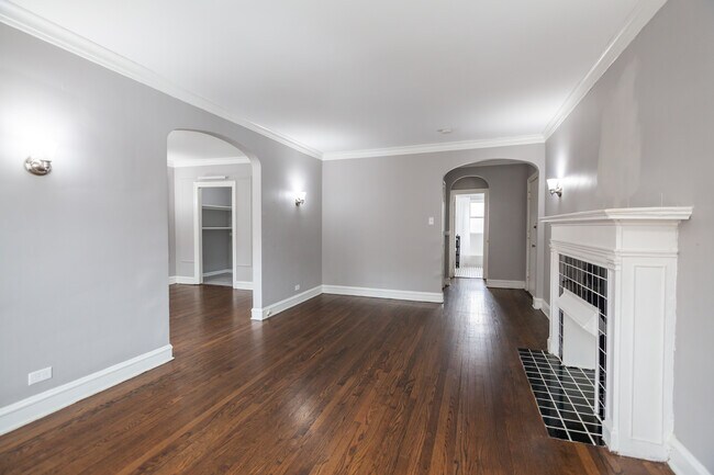 Building Photo - 6510 N Hamilton Ave