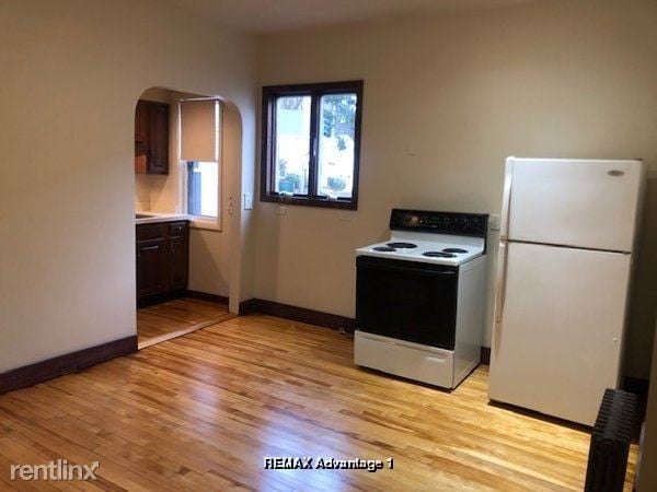 Building Photo - 3 br, 1 bath Apartment - 996 Pleasant St