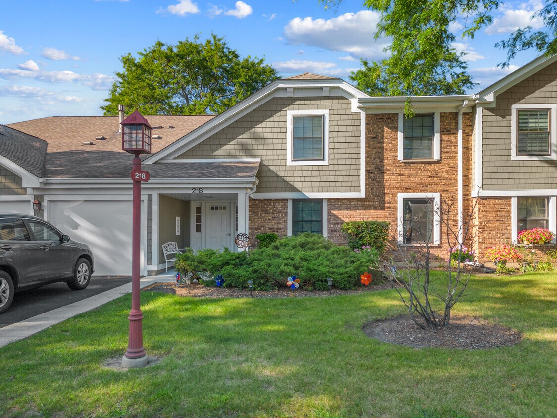Primary Photo - 218 Deerpath Ct