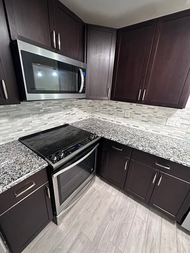 Building Photo - 505 Sandalwood Ct