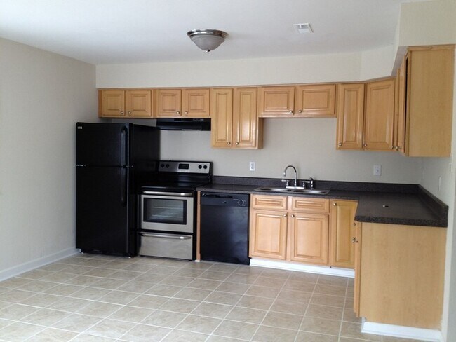 Foto del edificio - 3 Bedroom End Unit Townhome in Virginia Beach