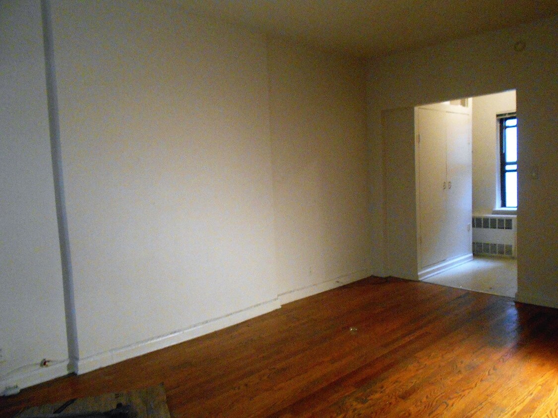 Primary Photo - 151 E 43rd St