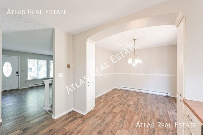 Building Photo - 2 WEEKS FREE RENT IF MOVED IN BY 9/30!  La...