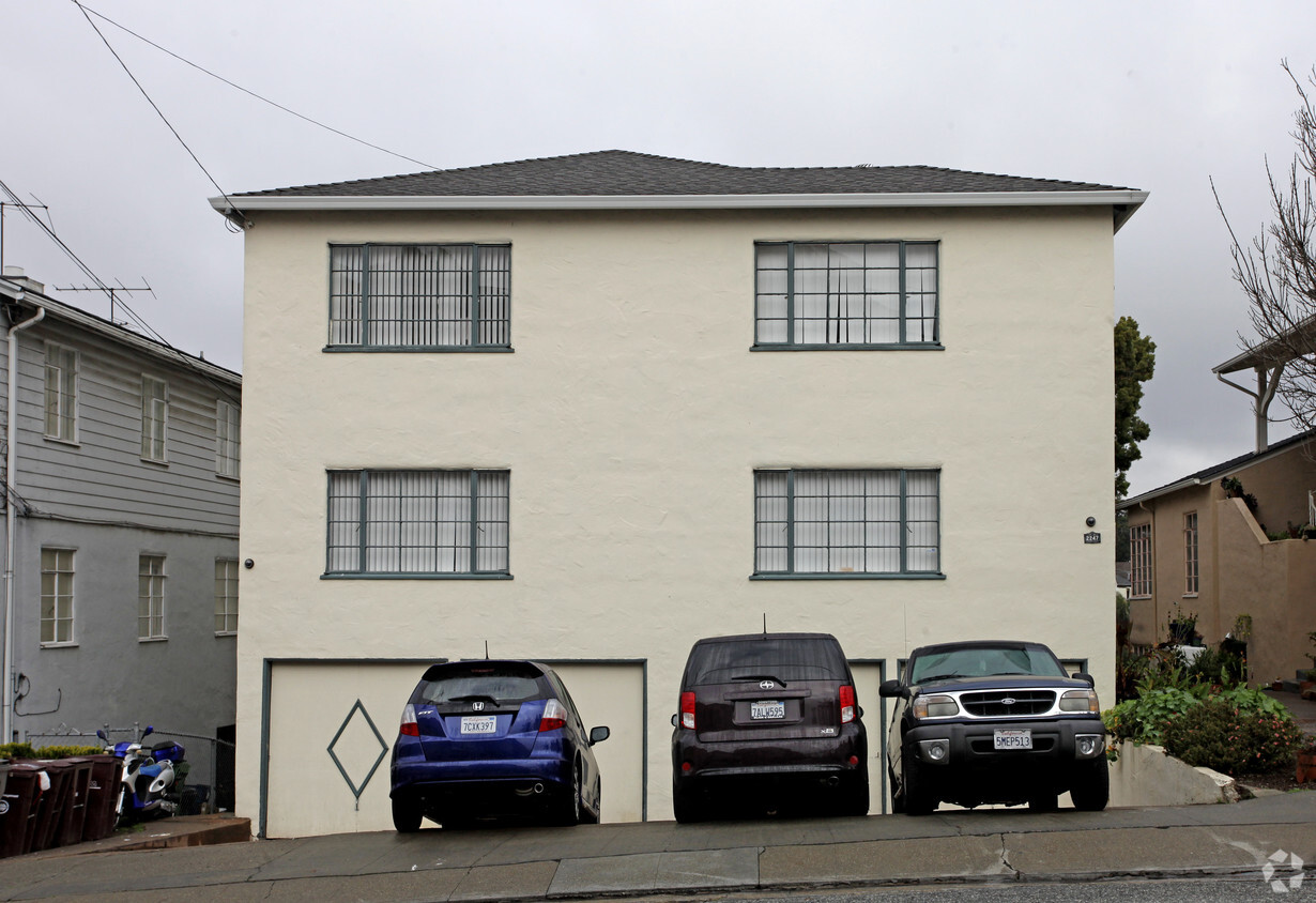 Building Photo - Arbor Villa