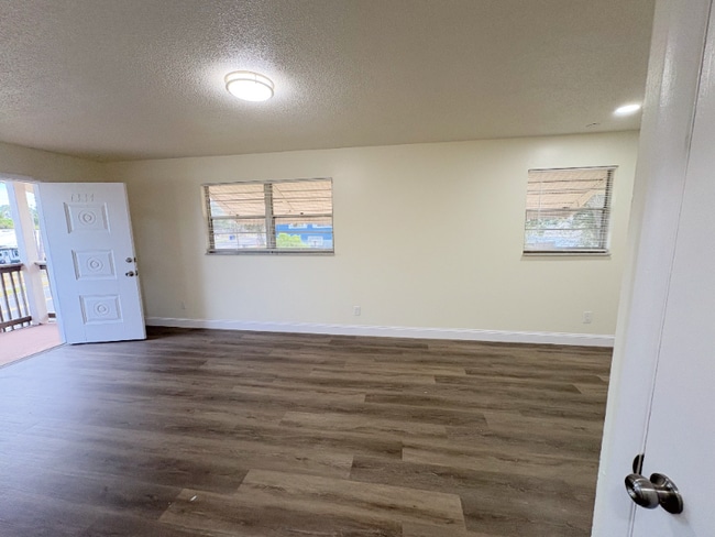 Building Photo - 1334 Lake Bonny Dr W