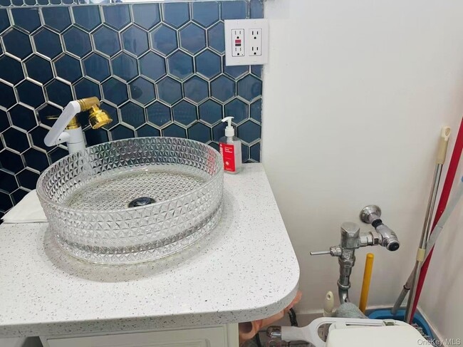 Building Photo - 64-74-74 Saunders St