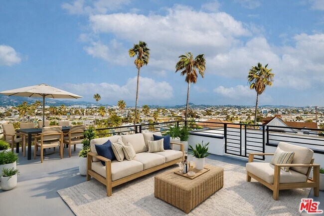 Foto del edificio - 525 Normandie Ave