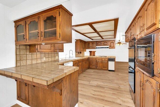 Foto del edificio - 6549 N Locan Ave