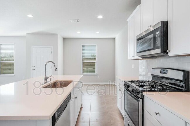 Foto del edificio - 5306 Golden Canary Ln