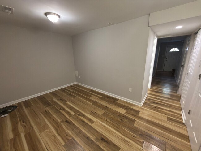 Foto del edificio - 16707 Chowning Ct