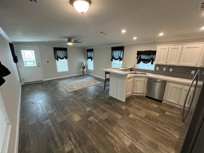 Building Photo - 311 Lighthouse Way