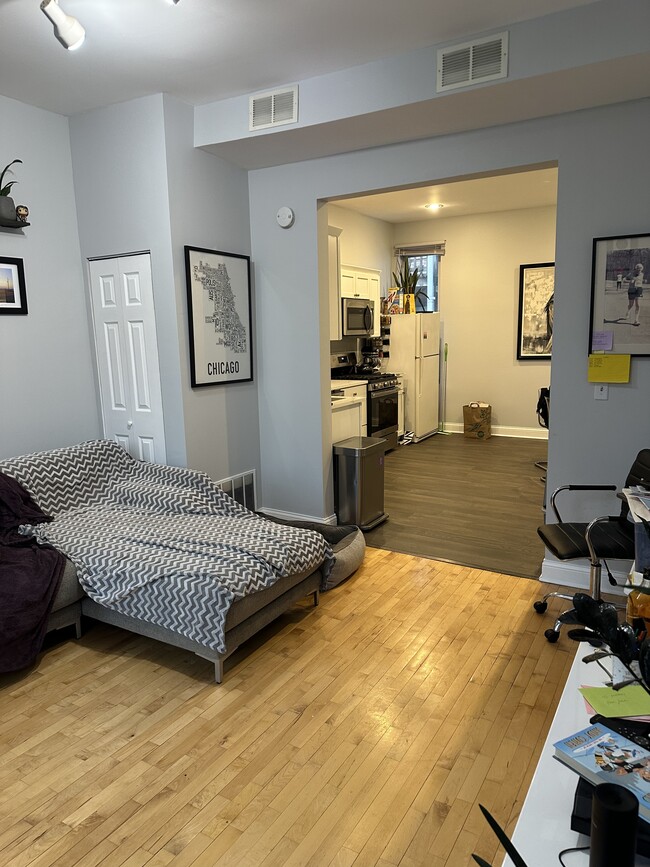 Foto del edificio - 1411 W Erie St