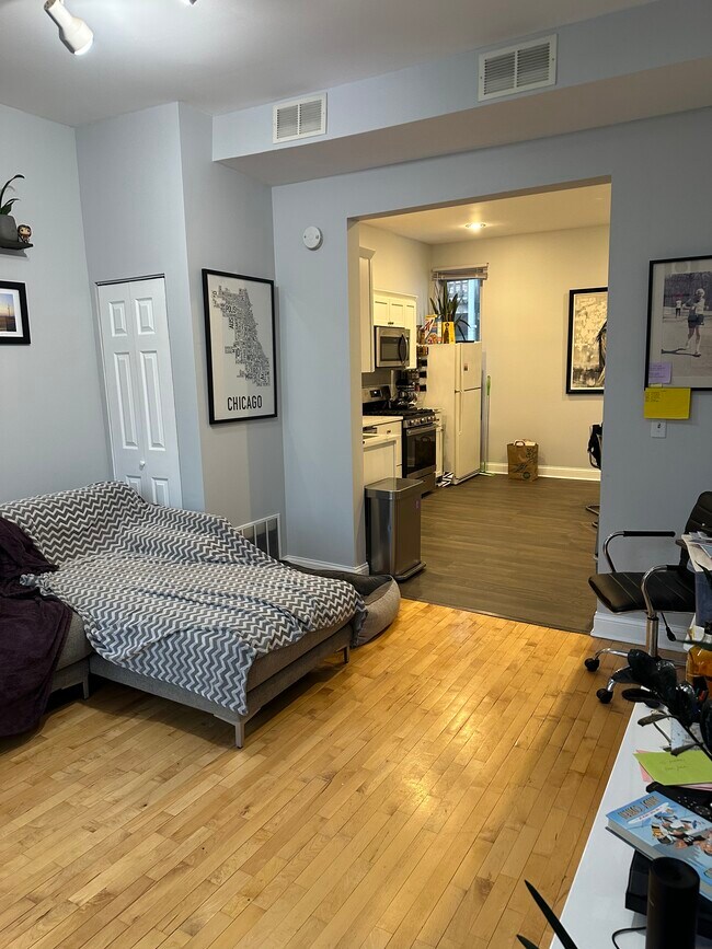 Building Photo - 1411 W Erie St