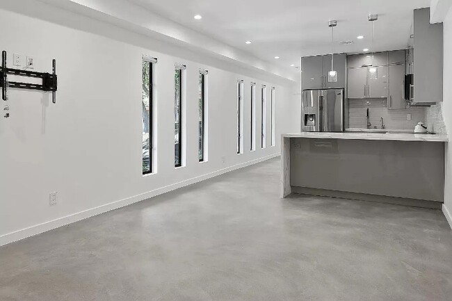 Foto del edificio - 9682 Yoakum Dr