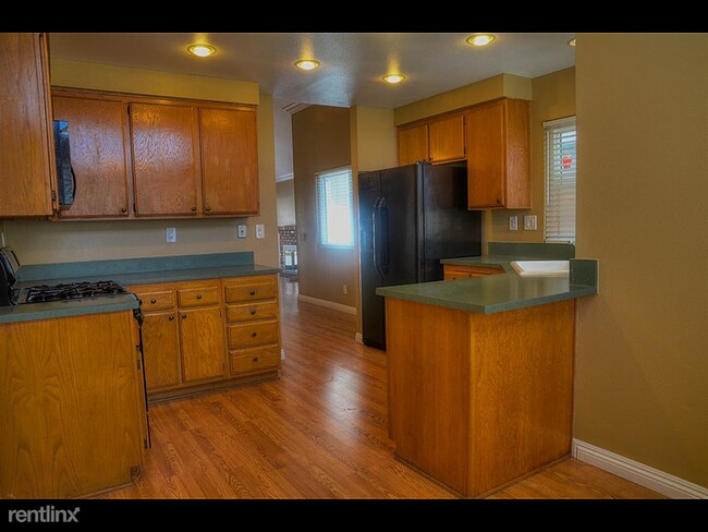 Foto del edificio - 3 br, 2 bath House - 4457 White Pine Way