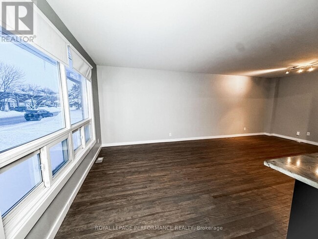 Building Photo - 726 Cummings Ave.