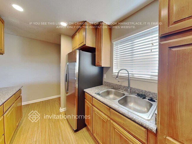 Foto del edificio - 4860 Teakwood Dr