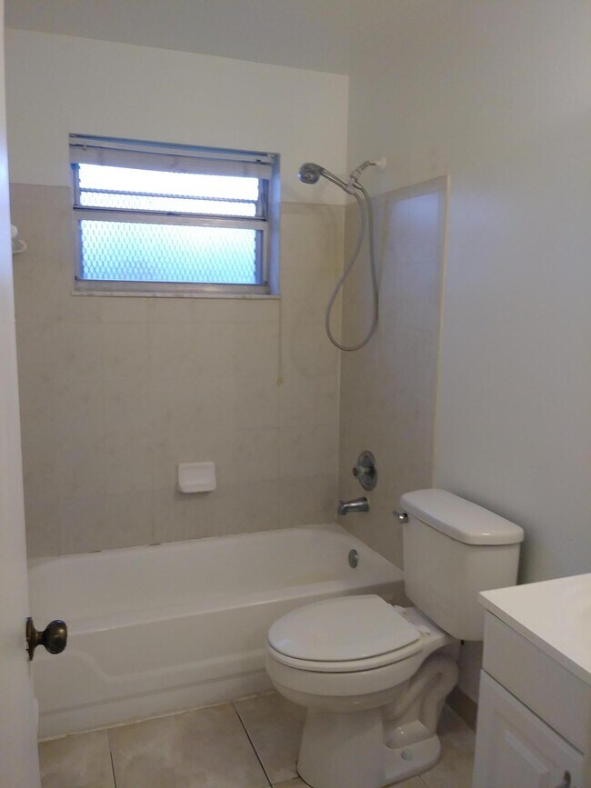 Foto del edificio - 1259 W 37th Ct