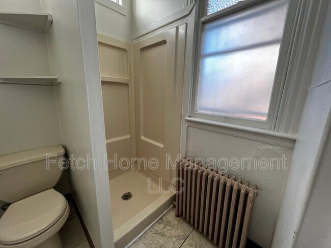 Foto del edificio - 224 W Franklin St