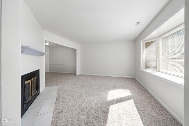 Foto del edificio - 7927 Brown Bark Pl