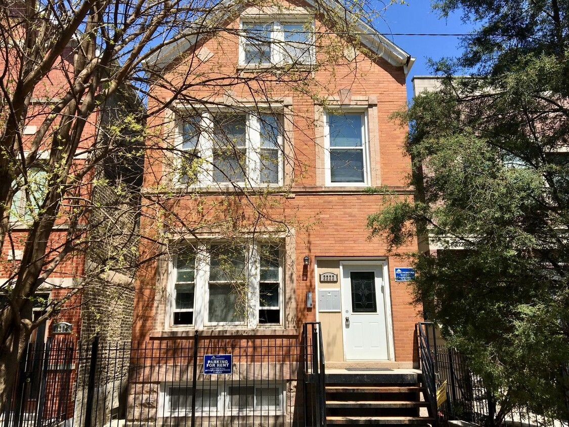 Foto principal - 2222 W Belden Ave
