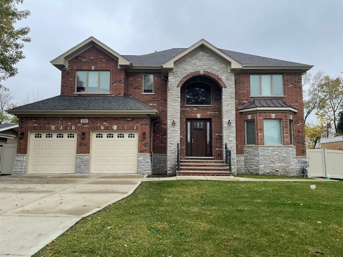 2555 Suffield St, Des Plaines, IL 60016 House Rental in Des Plaines