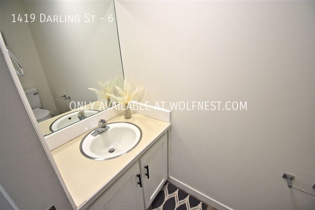 Building Photo - Stunning 3 Bed Ogden Townhome! No Deposit ...