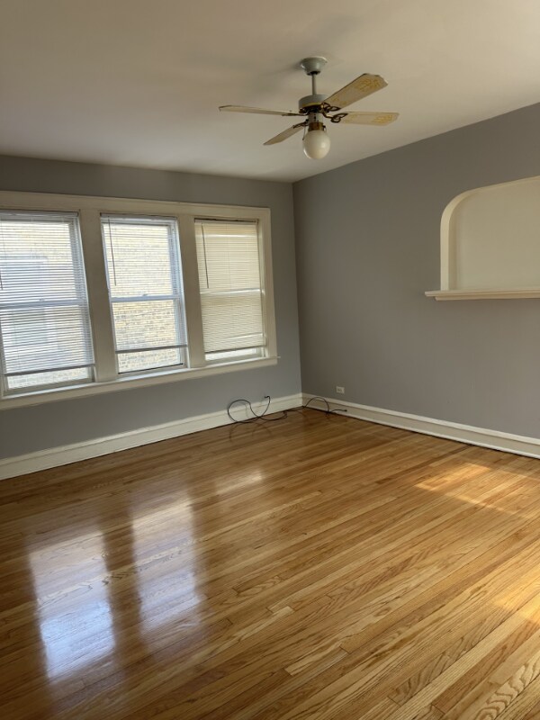 Foto del edificio - 5031 N Harding Ave