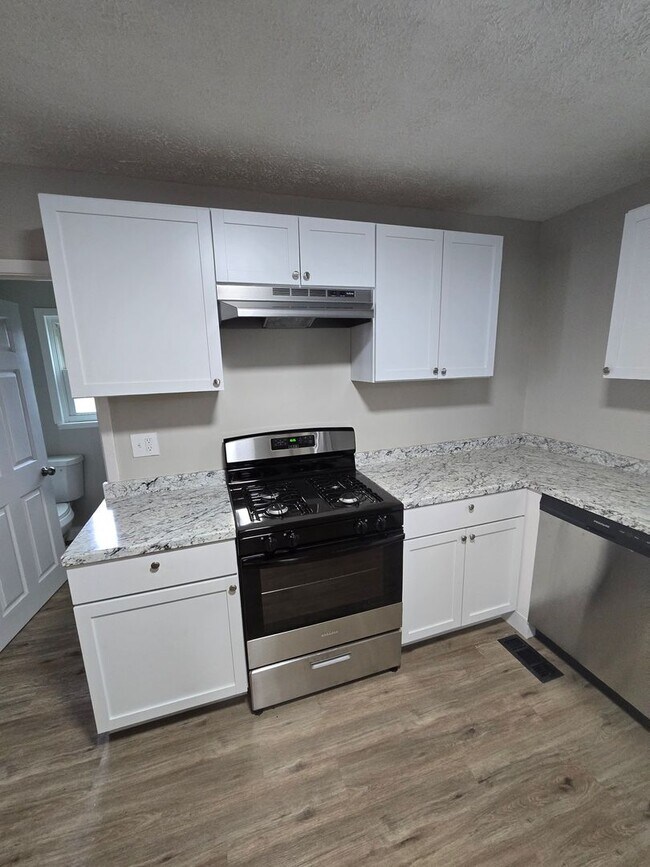 Foto del edificio - 4 BEDROOM SINGLE FAMILY HOME