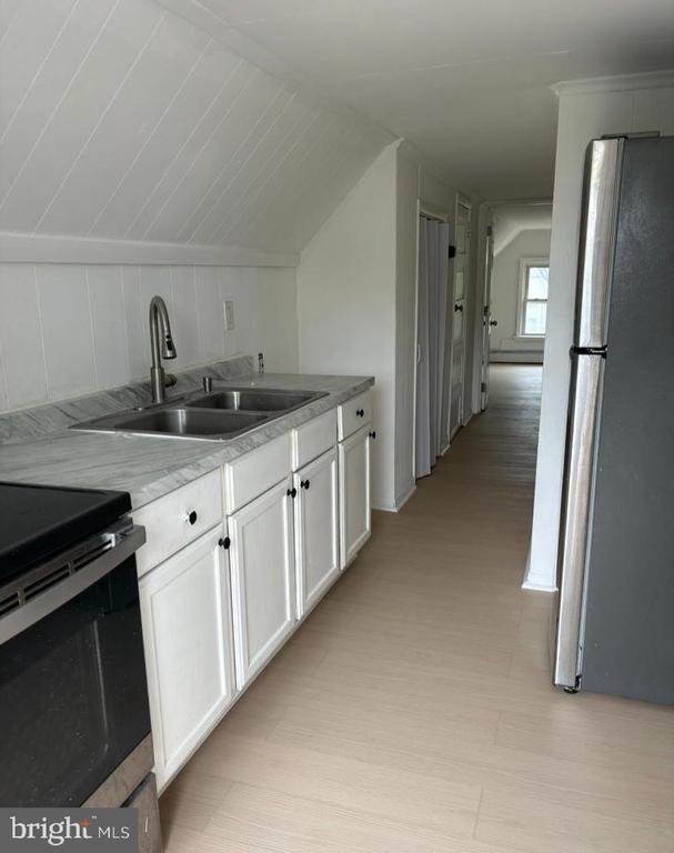 Foto del edificio - 214 W Main St