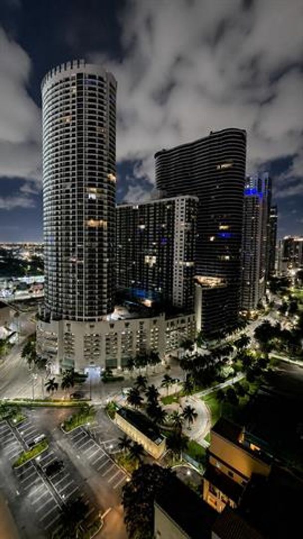 Building Photo - 1717 N Bayshore Dr